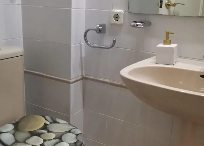 Penthouse Mit Drei Schlafzimmern In Der Naehe Von Natuerlichen Schwimmbaedern By Interhome Apartamento *